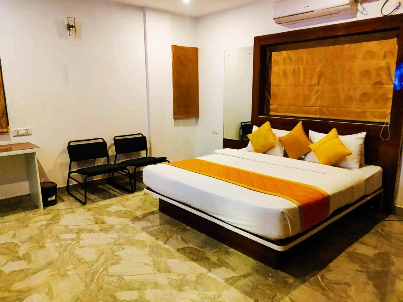 Keerthis Royal Suites - Near International Airport Terminal 1 And 2 Yelahanka Exterior photo
